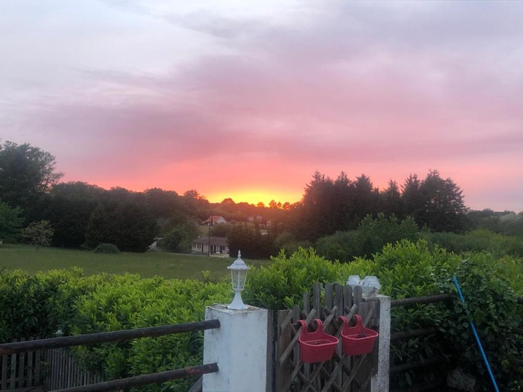 White Grape Inn Piégut-Pluviers Zewnętrze zdjęcie